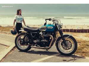 TRIUMPH STREET TWIN 900
