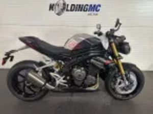 TRIUMPH SPEED TRIPLE 1200 RS GRANITE / DIABLO RED