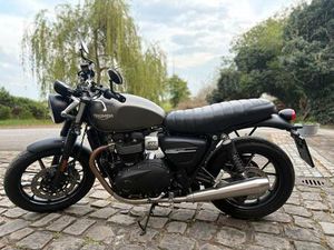 TRIUMPH STREET TWIN