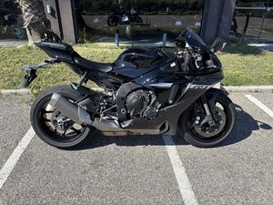 YAMAHA YZF 1000 R1