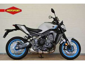 YAMAHA MT-09 ZWART
