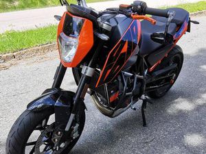 KTM DUKE 690 / MOTORRAD / TÜV NEU 06/27 / AKRAPOVIC / TOP ZUSTAND