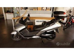 HONDA SILVER WING 400 .