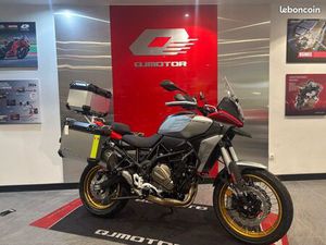 REMISE DEMONSTRATION QJMOTOR SRT 700 SX TOURING ROUGE