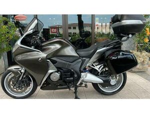 VENDO HONDA VFR 1200 F DCT ABS (2010 - 16) USATA A TREZZANO SUL NAVIGLIO (CODICE 9699211) - MOTO.IT