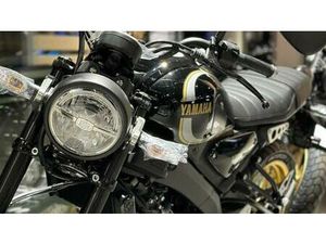 VENDO YAMAHA XSR 125 LEGACY (2022 - 24) NUOVA A GROTTAMINARDA (CODICE 9077015) - MOTO.IT