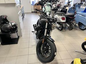 MOTO GUZZI V9 BOBBER E5 NERO ESSENZIALE