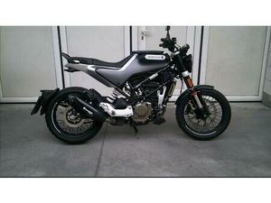 VENDO HUSQVARNA SVARTPILEN 125 (2021 - 23) USATA A BERGAMO (CODICE 9705619) - MOTO.IT