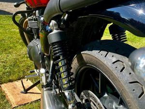 TRIUMPH STREET TWIN 900