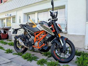 KTM DUKE 125 ABS- ERSTBESITZ UNFALLFREI CANTON SAINT-GALL -