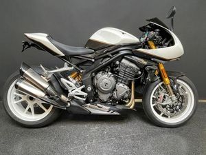 TRIUMPH TRIUMPH SPEED TRIPLE 1200 RR UMBAU! "BLACK DEAL!