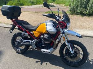 GUZZI V85 TT AOÛT 2024 2990 KMS COMME NEUVE