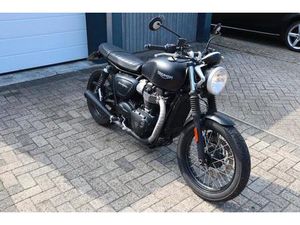 TRIUMPH STREET TWIN 900 CUSTOM