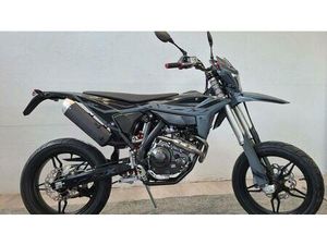 VENDO BETAMOTOR RR 125 4T MOTARD T - X SPECIAL EDITION (2025) NUOVA A ROSTA (CODICE 9717627) - MOTO.IT