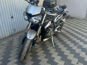 TRIUMPH STREET TRIPLE RS