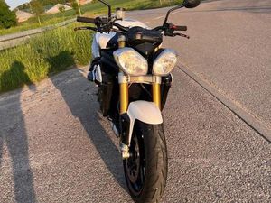 TRIUMPH SPEED TRIPLE R 1050