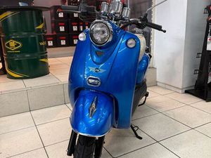 TRÉS BEAU SCOOTER RETRO NEUF GARANTI 2ANS PAIEMENT EN 4 FOIS POSSIBLE
