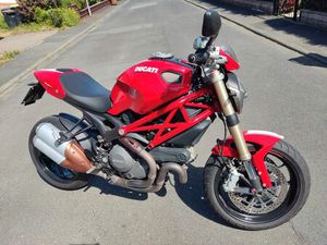 DUCATI MONSTER 1100 EVO MIT VIEL ZUBEHÖR