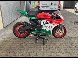 DUCATI PANIGALE 899 RENNSTRECKE