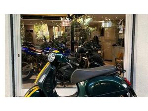 VENDO VESPA GTS 300 SUPER RACING SIXTIES HPE (2021 - 22) USATA A CHIAVARI (CODICE 9723915) - MOTO.IT