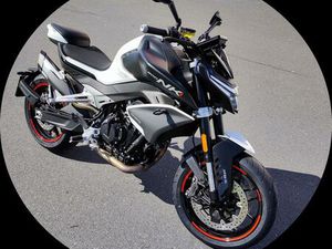 CFMOTO 800NK ADVANCED; NEUWERTIG; WENIG KM; ZUBEHÖR