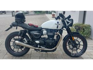 TRIUMPH STREET TWIN 900
