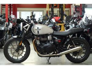 TRIUMPH STREET TWIN