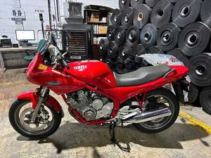 YAMAHA - XJ DIVERSIÓN 600