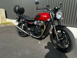 TRIUMPH STREET TWIN 900