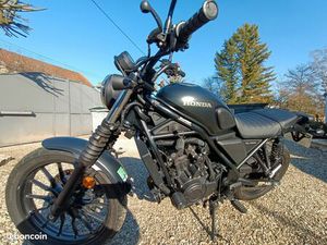 URGENT VENDS HONDA CL 500 NOIR MAT■ETAT NEUF, SEULEMENT 1079KM■BOITE 6 VITESSES ■LEVIERS PEINTS EN NOIR MAT ■PARE CARTERS NOIRS ■ (ACHETÉE NEUVE 7100E)