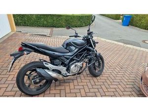 SUZUKI SFV650A GLADIUS MIT ANDROIDAUTO/CARPLAY DISPLAY