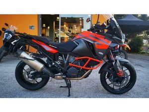VENDO KTM 1290 SUPER ADVENTURE S (2017 - 20) USATA A PESCARA (CODICE 9730876) - MOTO.IT