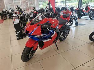 HONDA CBR 1000 RR FIREBLADE 6 JAHRE GA HERBST SALE