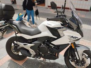 CFMOTO - MT 700