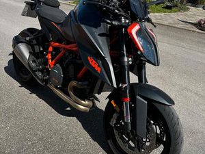 KTM SUPERDUKE 1290R “DAS BIEST”