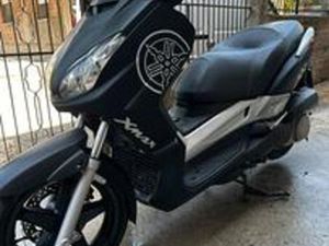 YAMAHA XMAX 250