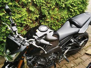 YAMAHA FZ8