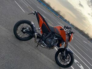 KTM DUKE 690