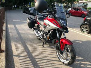 HONDA NC750X. SEHR GEPFLEGT. UM/UNFALLFREI MIT ZUBEHÖR