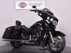 HARLEY-DAVIDSON STREET GLIDE CVO FLHXSE FRÅN 2415:- • 2016