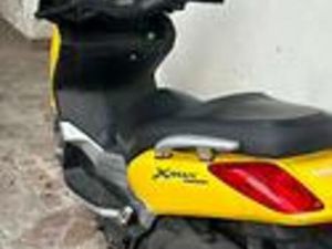 YAMAHA XMAX 250