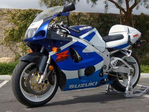 SUZUKI GSXR - 750 OPORTUNIDADE MONTIJO E AFONSOEIRO