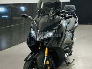 YAMAHA TMAX 560