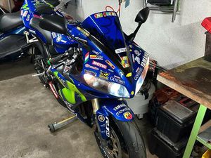 YAMAHA R1. RN12