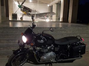 TRIUMPH BONNEVILLE 900 SPECIAL EDITION