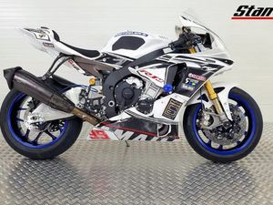 YAMAHA YZF-R1M BANHOJ AKRAPOVIC LÅGA MIL • 2016