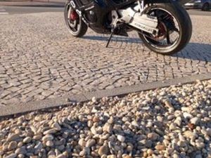 VENDO CBR - 600F LOUROSA