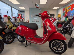 PIAGGIO VESPA GTS 310 SUPERSPORT SCOOTER PETROL CVT EURO 5 (25 PS) 310 CC