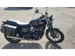 TRIUMH STREET TWIN