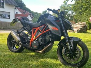 KTM 1290 SUPER DUKE R / AKRAPOVIC / TÜV NEU